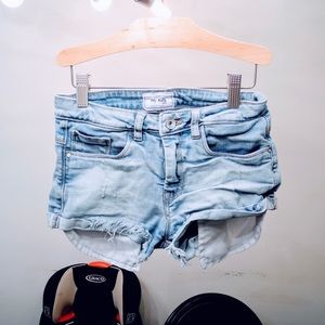 ❤️ 4/$20 Light Blue Stretch denim shorts size 10-11